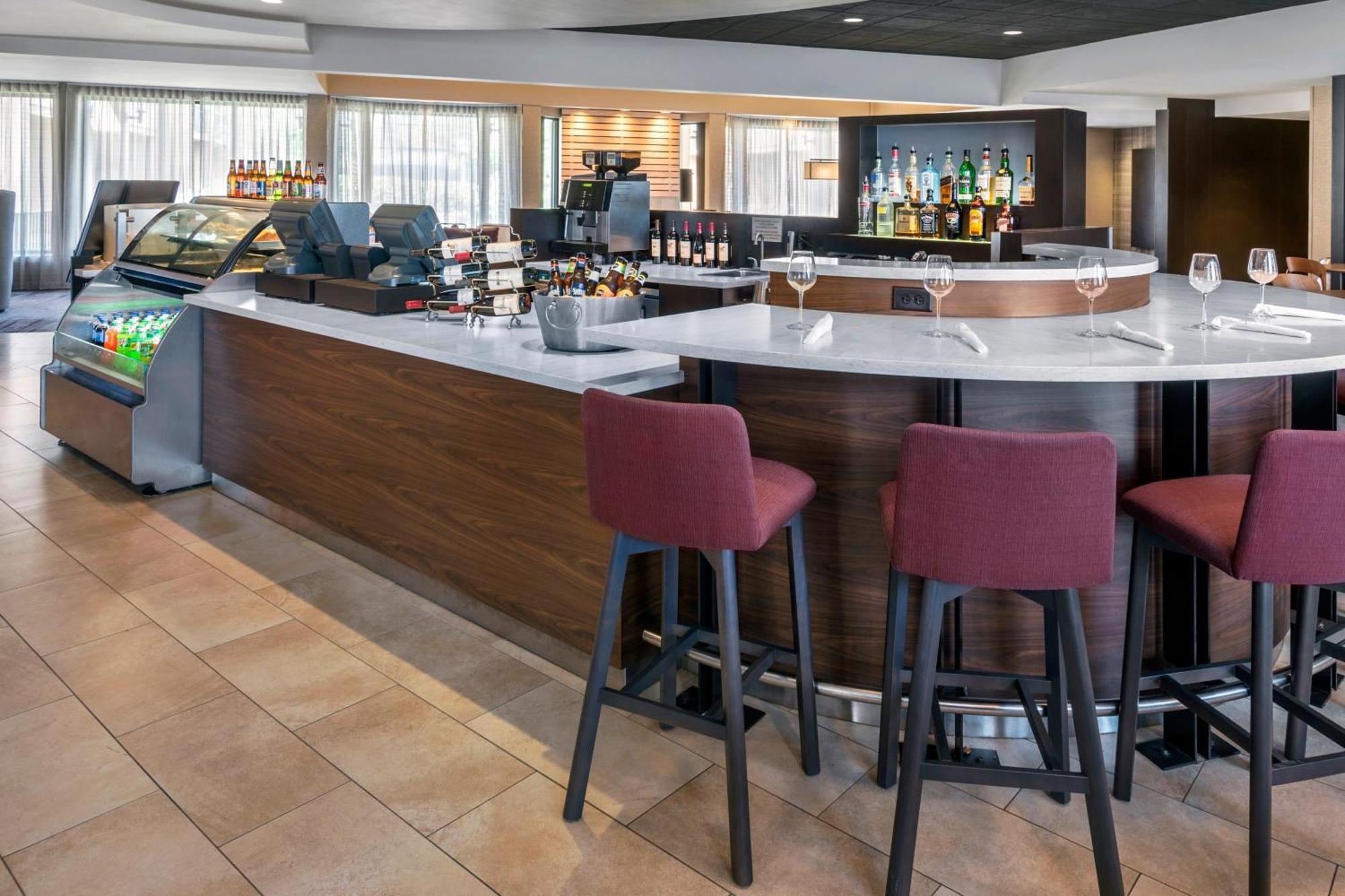 Courtyard Newark Liberty International Airport Hotel Exterior photo