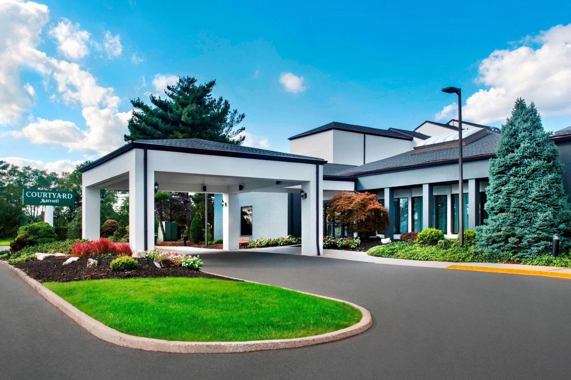 Courtyard Newark Liberty International Airport Hotel Exterior photo